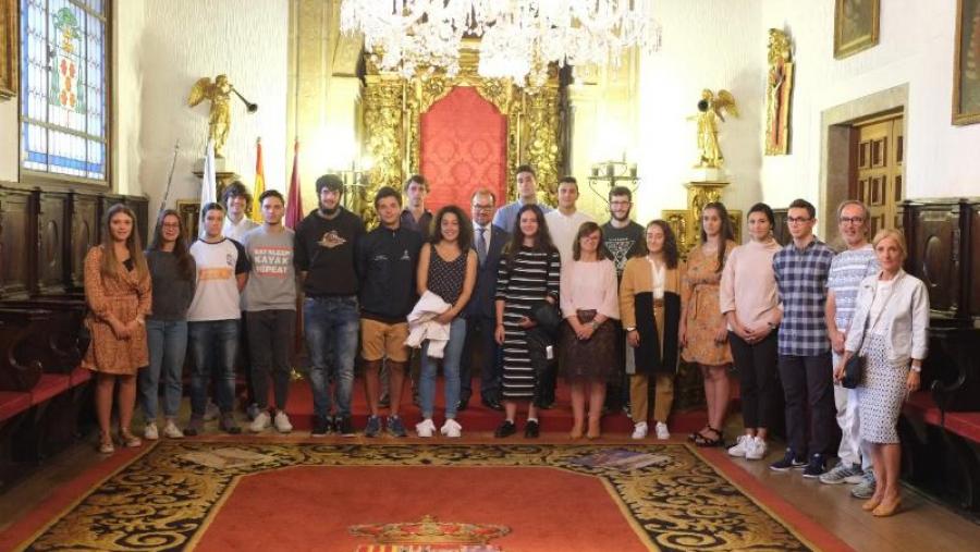 Á recepción asistiu unha representación numerosa dos deportivas de alto nivel e medallistas das competicións deste ano. Foto: Servimav-USC Á recepción asistiu unha representación numerosa dos deportivas de alto nivel e medallistas das competicións deste ano. Foto: Servimav-USC