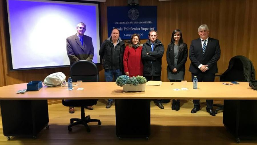 Elena Vázquez, no centro xunto cos membros do tribunal e os seus directores de tese Elena Vázquez, no centro xunto cos membros do tribunal e os seus directores de tese
