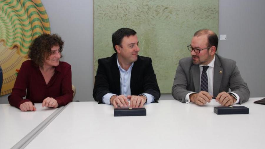 De dereita a esquerda, Antonio López, Valentín González e Goretti Sanmartín. Foto: Deputación da Coruña De dereita a esquerda, Antonio López, Valentín González e Goretti Sanmartín. Foto: Deputación da Coruña