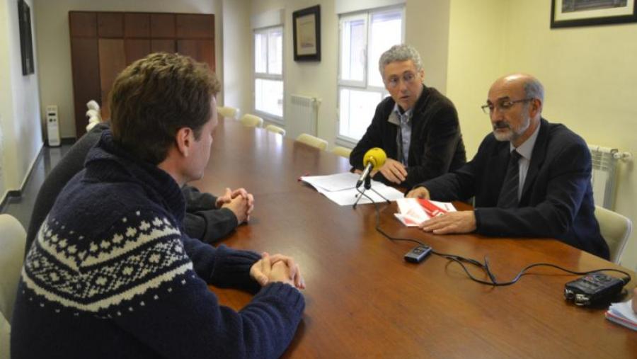 Celso Rodríguez, á dereita, e Iván Area reuníronse con responsables do CRE da ONCE de Pontevedra. Foto: UVigo Celso Rodríguez, á dereita, e Iván Area reuníronse con responsables do CRE da ONCE de Pontevedra. Foto: UVigo