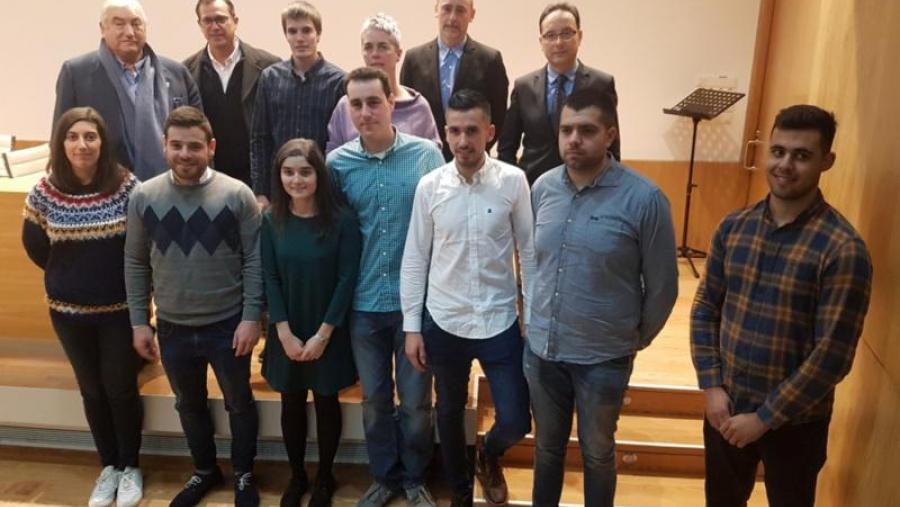 Alumnos da cuarta edición do máster en Produción de Leite da USC con autoridades académicas e políticas, no acto de clausura celebrado na Casa do Saber Alumnos da cuarta edición do máster en Produción de Leite da USC con autoridades académicas e políticas, no acto de clausura celebrado na Casa do Saber