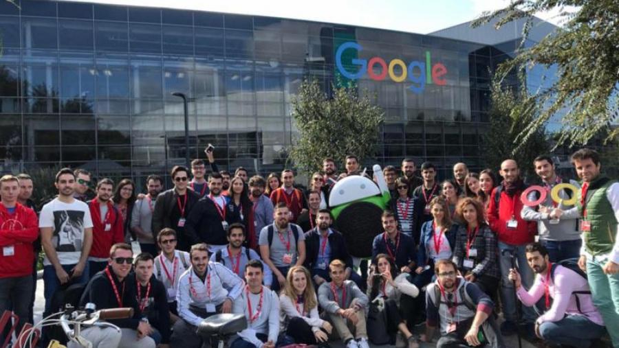 Participantes da anterior edición durante a súa visita ás instalacións de Google en California Participantes da anterior edición durante a súa visita ás instalacións de Google en California