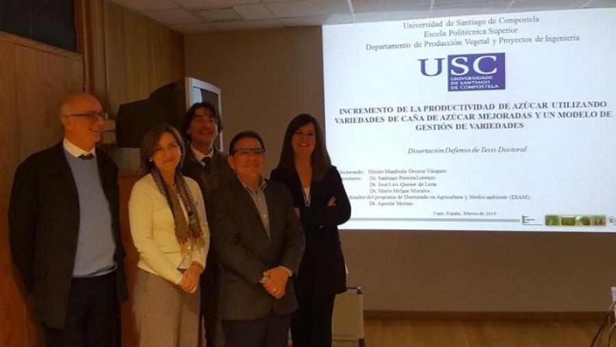 Héctor Manfredo Orozco Vászquez, xunto co director da súa tese de doutoramento e membros do tribunal Héctor Manfredo Orozco Vászquez, xunto co director da súa tese de doutoramento e membros do tribunal
