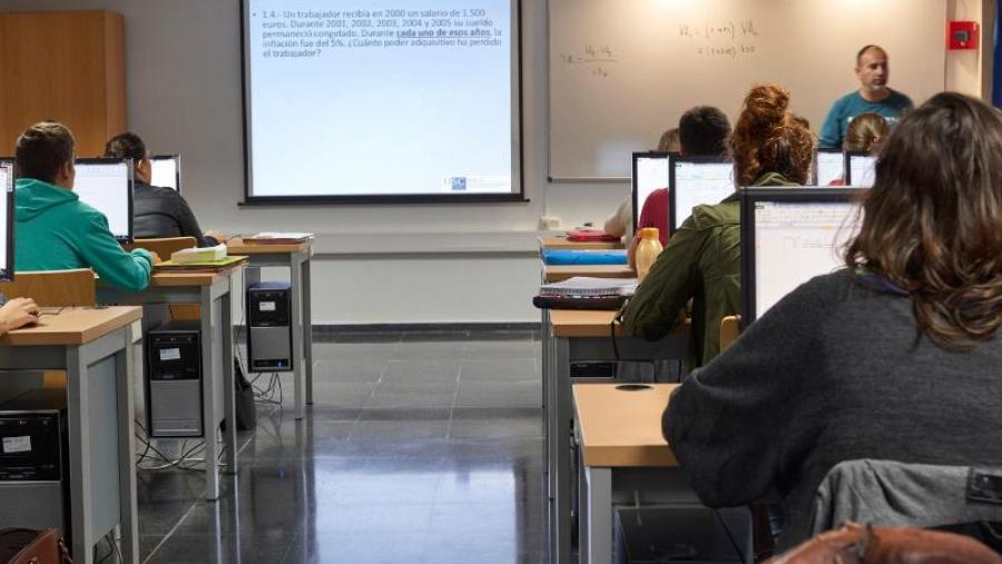 Imaxe de arquivo da Facultade de Relacións Laborais Imaxe de arquivo da Facultade de Relacións Laborais