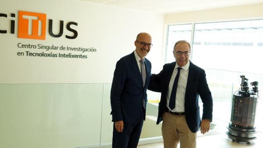 Senén Barro e Xosé Sánchez Bugallo, nun instante da visita ao CiTIUS. Foto: AR Senén Barro e Xosé Sánchez Bugallo, nun instante da visita ao CiTIUS. Foto: AR