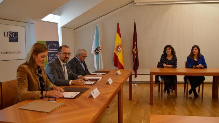 Cartea, López e Da Cunha, asinan o acordo na Vicerreitoría de Coordinación do Campus de Lugo, en presenza de Valcárcel e Romero Cartea, López e Da Cunha, asinan o acordo na Vicerreitoría de Coordinación do Campus de Lugo, en presenza de Valcárcel e Romero