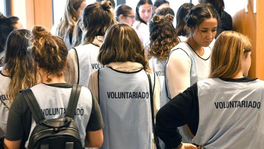 Voluntariado da USC no Hospital Clínico Universitario de Santiago. Foto: Santi Alvite Voluntariado da USC no Hospital Clínico Universitario de Santiago. Foto: Santi Alvite