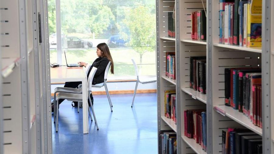 Na edición do ano pasado, no campus de Compostela acadáronse 37.535 horas de estudo. Foto: Santi Alvite