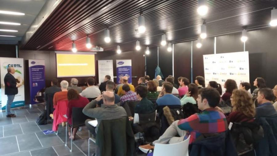 Participantes na xornada sobre ferramentas de eficiencia e seguridade alimentaria no sector lácteo e de queixería Participantes na xornada sobre ferramentas de eficiencia e seguridade alimentaria no sector lácteo e de queixería