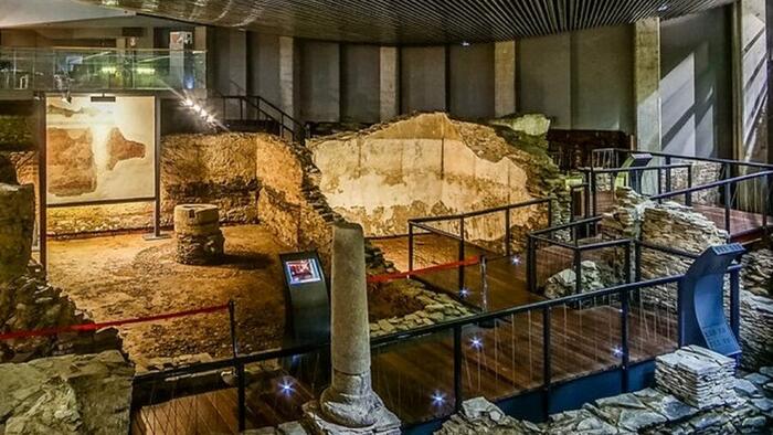 Imaxe da Domus do Mitreo