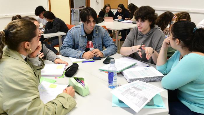 Falar en público será un dos módulos que integren a formación. Imaxe de arquivo de alumnado da USC. FOTO: Santi Alvite