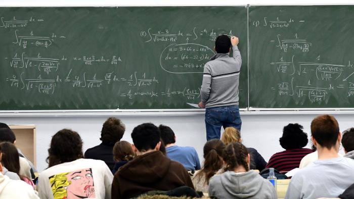 As medidas adoptadas atópanse na liña do establecido nas Bases para a Planificación de Profesorado 2023. Imaxe de arquivo dunha clase da USC. FOTO: Santi Alvite