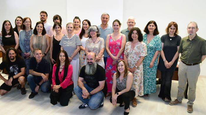 Foto de familia cos integrantes do novo centro, algúns dos cales asistiron á xuntanza de xeito virtual