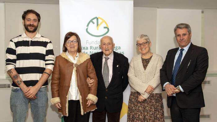 O equipo de investigación cos responsablesa da Fundación. Foto: Fundación Caixa Rural Galega