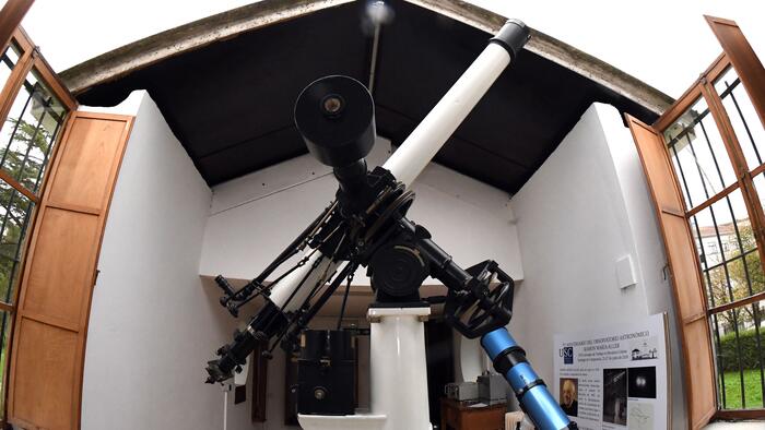 Un dos telescopios do Observatorio Astronómico Ramón María Aller da USC. FOTO: Santi Alvite
