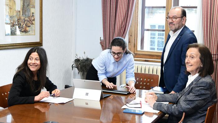 Na xestión constitutiva do iLTIUS, (de dereita a esquerda) Pilar Bermejo, Antonio López, Tamara Bouso e María José Alonso. Foto: Santi Alvite Na xestión constitutiva do iLTIUS, (de dereita a esquerda) Pilar Bermejo, Antonio López, Tamara Bouso e María José Alonso. Foto: Santi Alvite