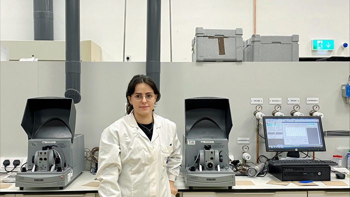 Cristina Gallego nun laboratorio da Universidade de Cork, onde realizou unha estadía grazas ao programa de mobilidade de CRETUS