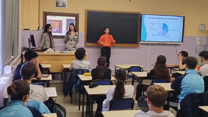 Unha sesión da ApS ‘Intervencións de Enfermaría en materia de saúde e conductas de risco no eido escolar’ Unha sesión da ApS ‘Intervencións de Enfermaría en materia de saúde e conductas de risco no eido escolar’