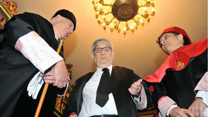 Luís Díez-Picazo xunto co reitor Juan Casares e a profesora María Paz García (Foto: Santi Alvite)