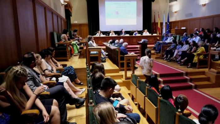 Na mesa, Pilar Taboada de Zúñiga, Nava Castro, Juan Viaño, Marta Lois González e Beatriz Hernanz