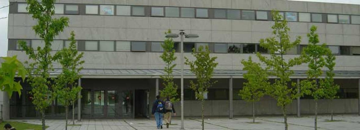 imaxe entrada principal Facultade Psicoloxía módulo A