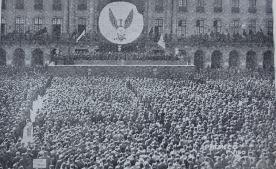 A mostra inclúe preproducións fotográficas de espazos e simboloxía franquista