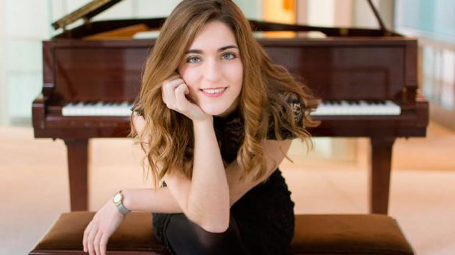 A pianista Ana Senn no cartaz do recital