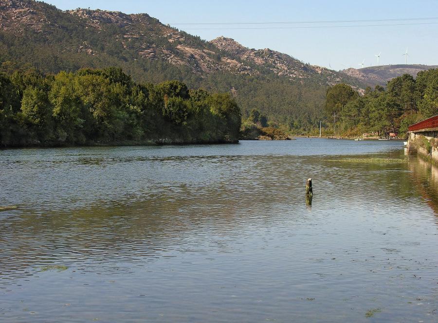 Desembocadura do Río Maior en Esteiro, Muros. FOTO: L. Miguel Bugallo Sánchez, CC BY-SA 4.0