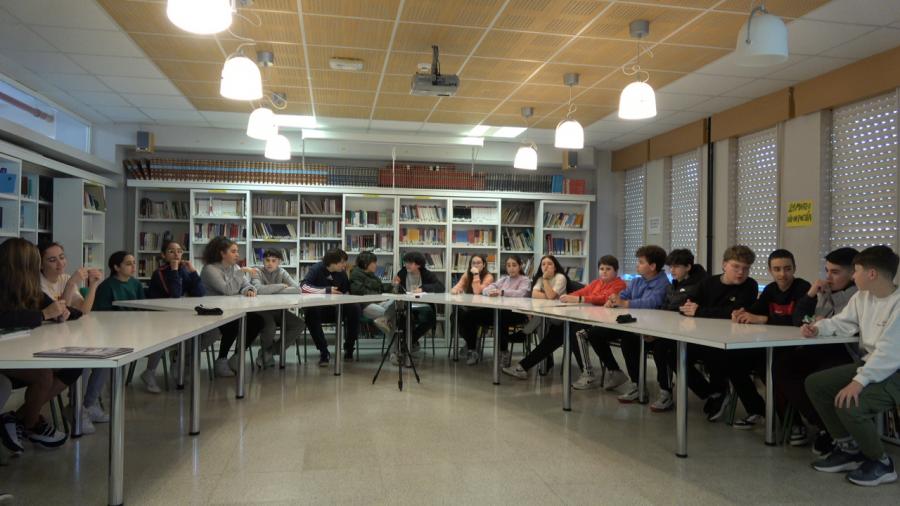 O estudantado do IES Manuel Murguía participa neste estudo sobre diversidade lingüística en colaboración con investigadoras da USC