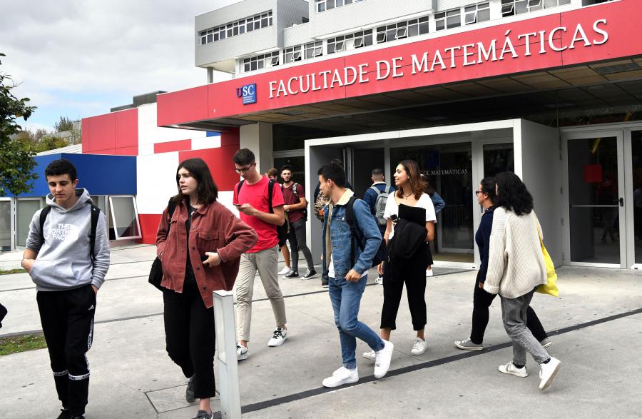 Exterior da Facultade de Matemáticas
