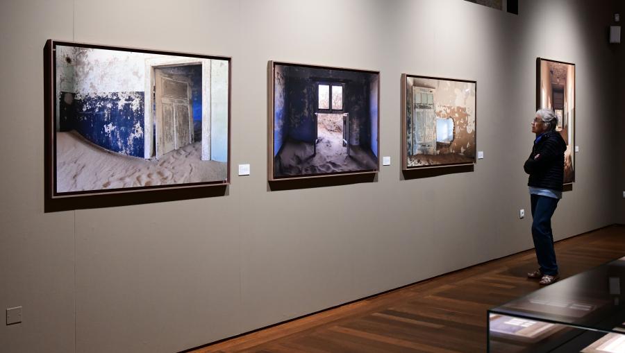 A mostra amosa fotografía de dúas cidades abandonadas. FOTO: Santi Alvite