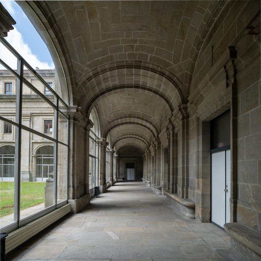 Corredor da Facultade de Xeografía e Historia