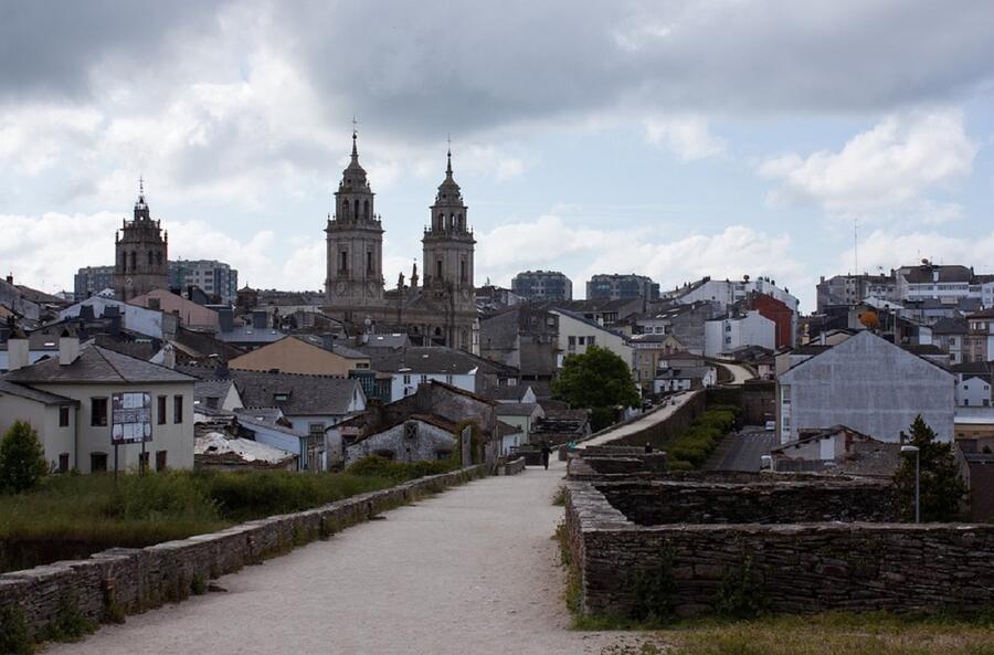 'Entremurallas' reúne estudos sobre espazos emblemáticos da cidade como a Muralla Romana