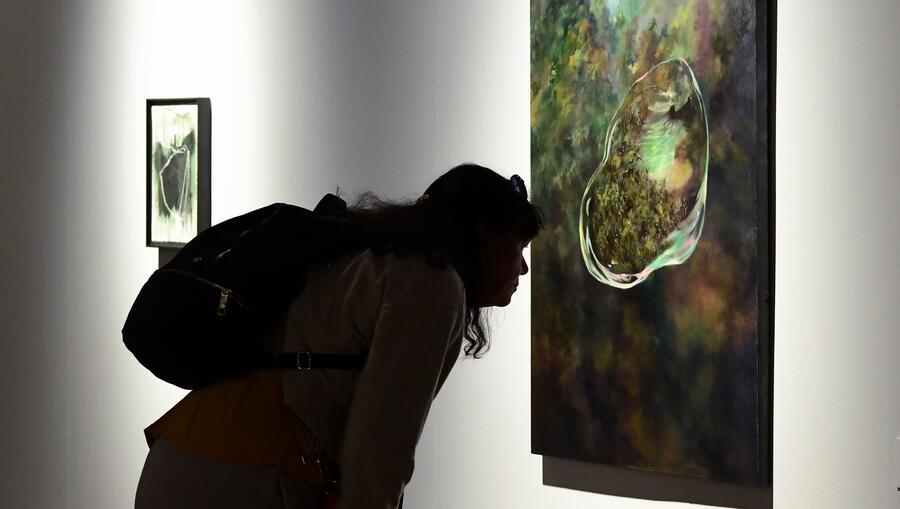 Foto da inauguración da mostra 'O retorno do máxico'