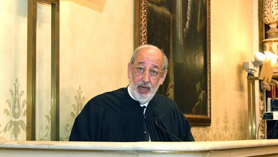 Fernando J. Devoto pronunciando o discurso