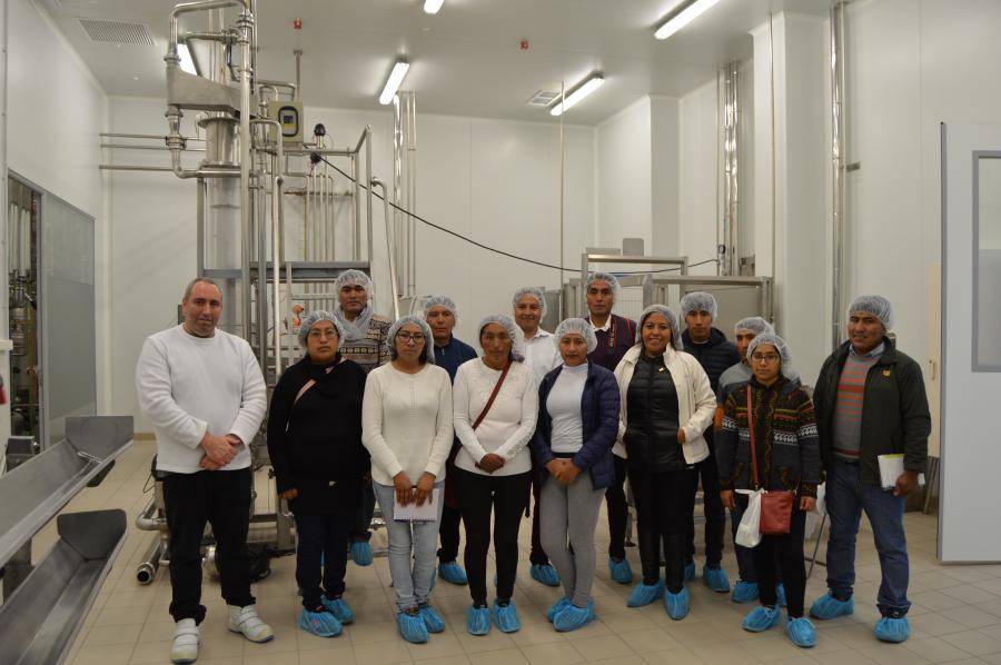 Delegación peruana con técnicos da Aula de Produtos Lácteos e Tecnoloxías Alimentarias da USC