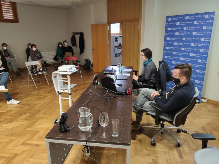 Participantes no seminario sobre patrimonio cultural, na Estación Científica do Courel