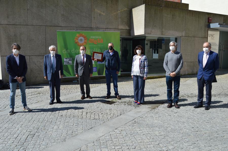 Representantes das candidaturas finalistas con Álvaro Rodríguez, Antonio López e Montserrat Valcárcel