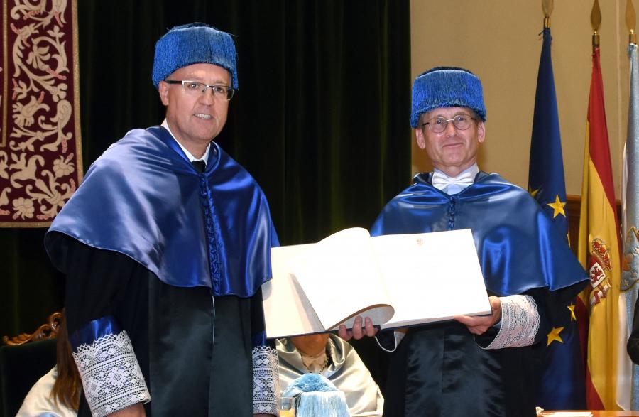 Libro de homenaxe