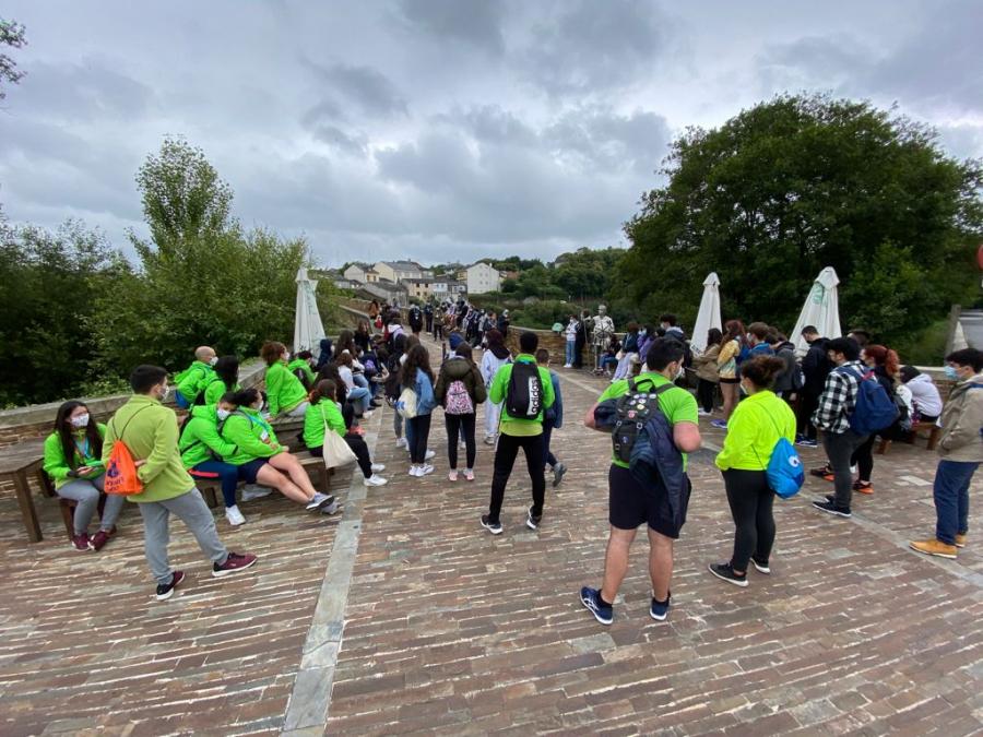 Parada na ponte romana sobre o Miño ao seu paso por Lugo