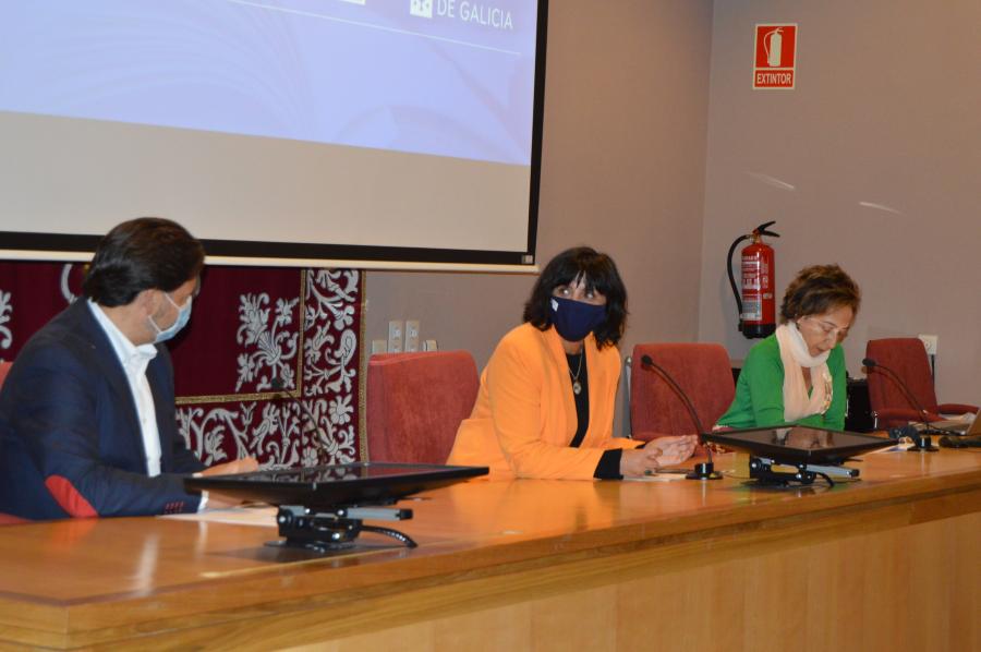 Rodríguez Miranda, Montserrat Valcárcel e Begoña Solís, no acto celebrado en Humanidades