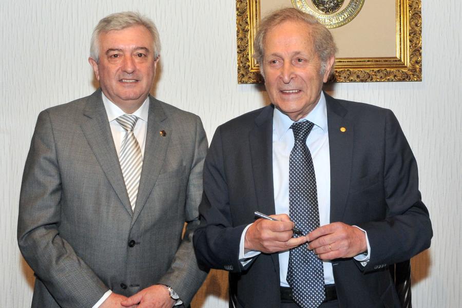 El Rector, Juan Viaño, y Claude Cohen-Tannoudji