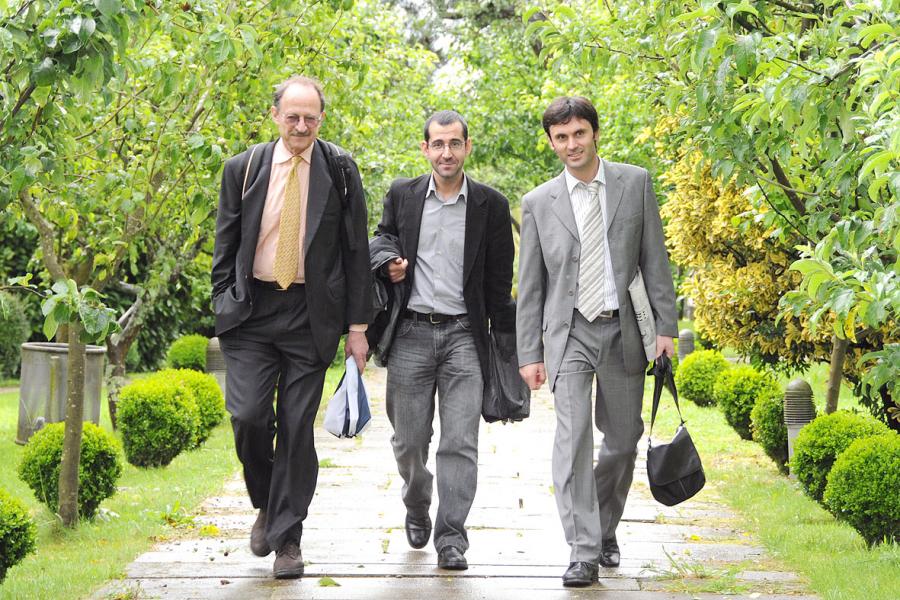 Harold Elliot Varmus, Anxo Vidal e Jorge Mira chegando ao Centro de Estudos Avanzados