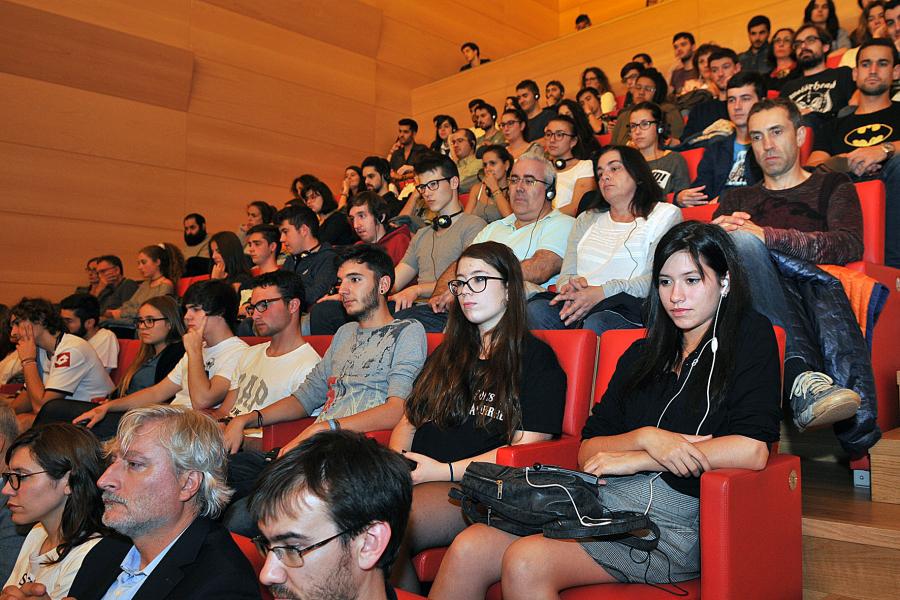 Público asistente a la conferencia de Cédric Villani