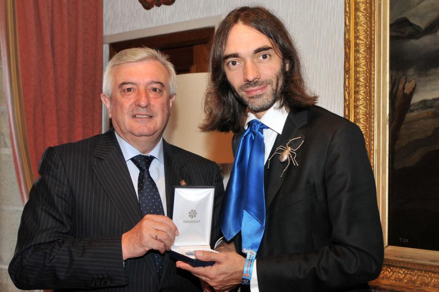 El Rector, Juan Viaño, y Cédric Villani