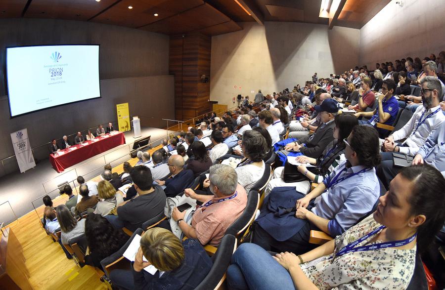 Momento de la conferencia de Stanley B. Prusiner