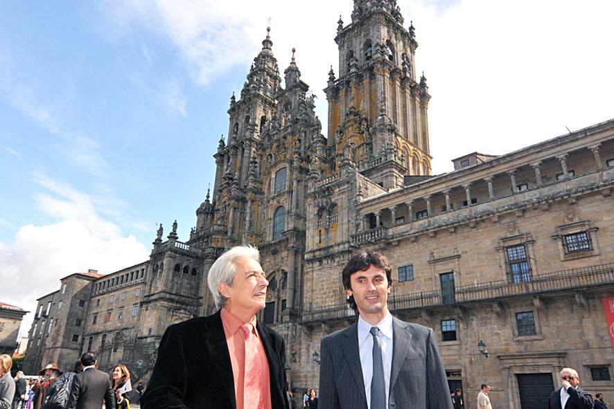 Albert Fert e Jorge Mira na Praza do Obradoiro