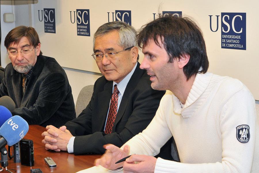 Ricardo Riguera, Ei-ichi Negishi e Jorge Mira na rolda de prensa