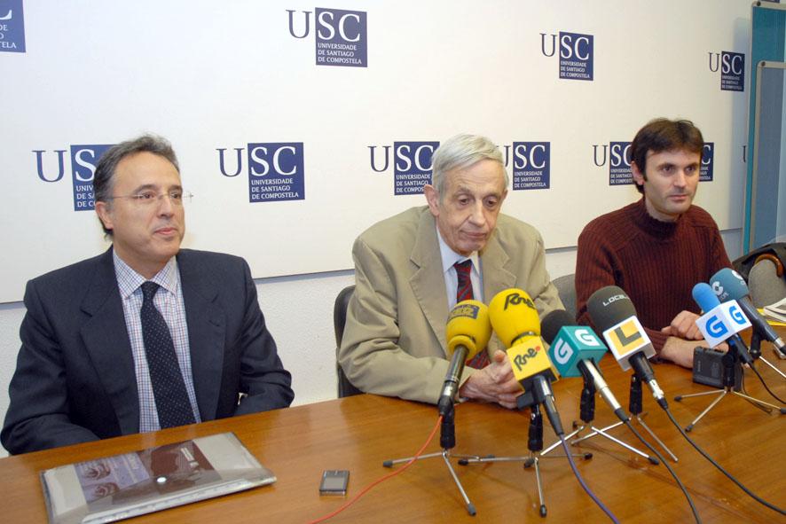 Juan José Nieto, John F. Nash Jr.e Jorge Mira na rolda de prensa