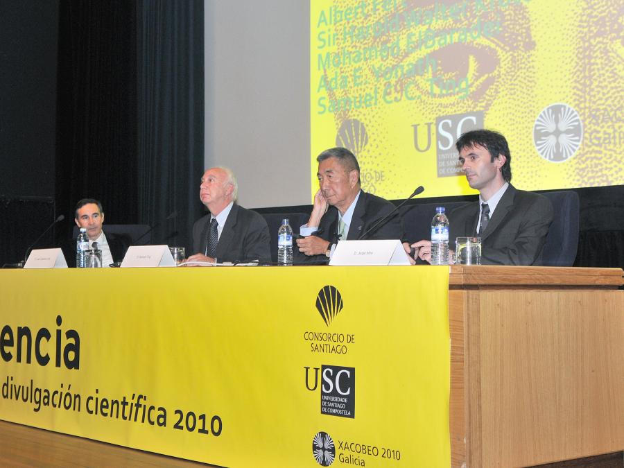 Mesa presidencial na conferencia de Samuel Chao Chung Ting